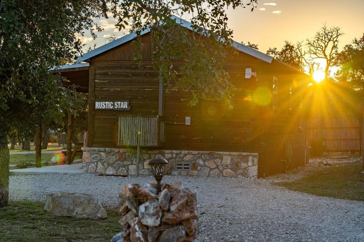 Rockin' R - Rustic Star Cabin Fredericksburg Buitenkant foto