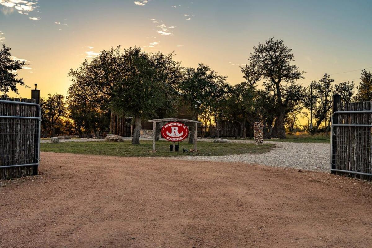 Rockin' R - Rustic Star Cabin Fredericksburg Buitenkant foto